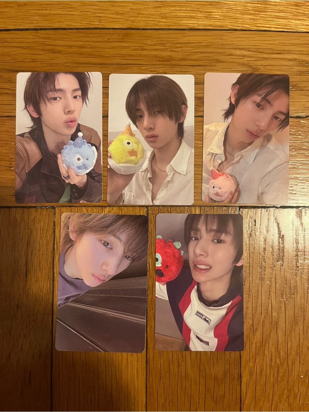 Set of 5 OFFICIAL Juhoon of Cortis photocards (set #2) RedRed